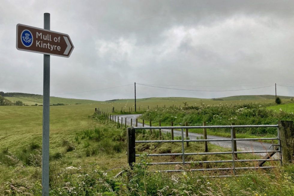 Een Roadtrip Naar Het Afgelegen Mull Of Kintyre Grijsopreis Nl   Grijsopreis Schotland Mull Of Kintyre Roadsign 980x653 