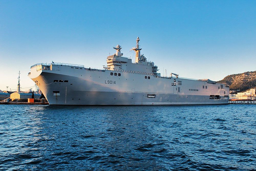 Marineschip in Toulon in de mediterrane Provence