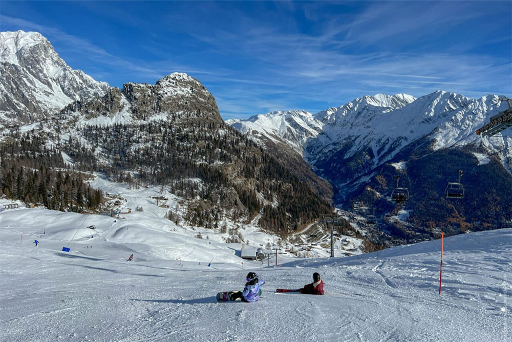 snowboarders